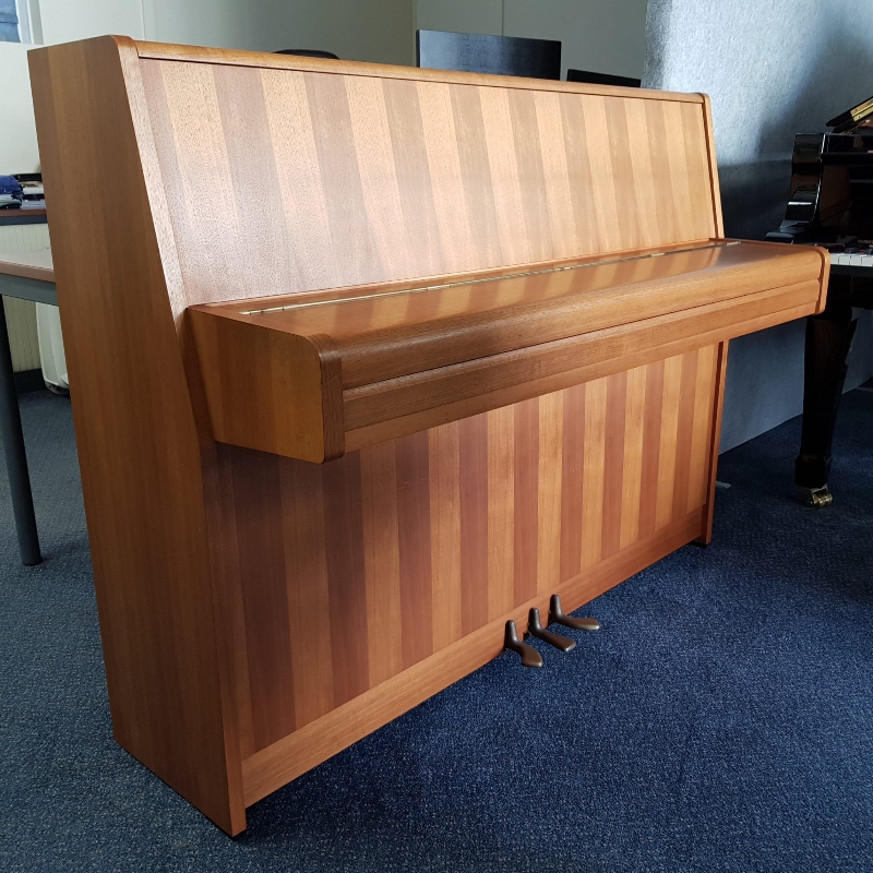 Yamaha C108