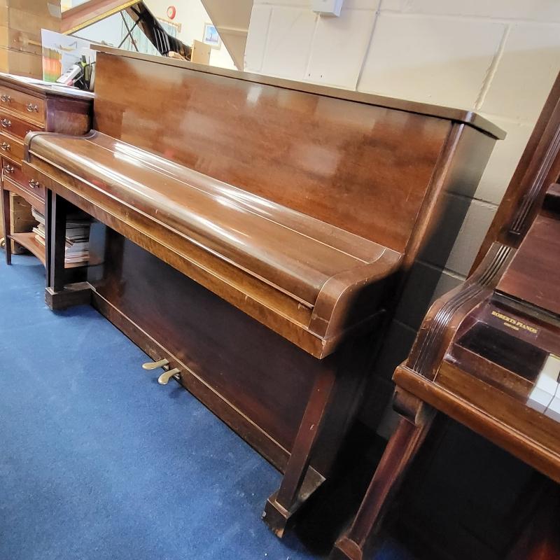 Bluthner upright Piano in mahogany – Gallery image – Roberts Pianos Oxford