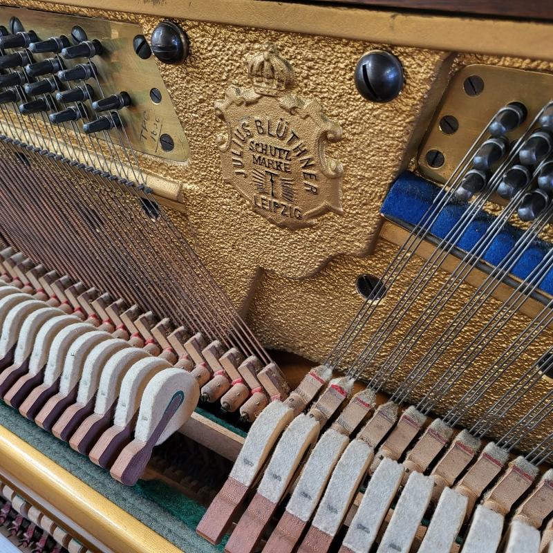 Bluthner upright Piano in mahogany – Gallery image – Roberts Pianos Oxford