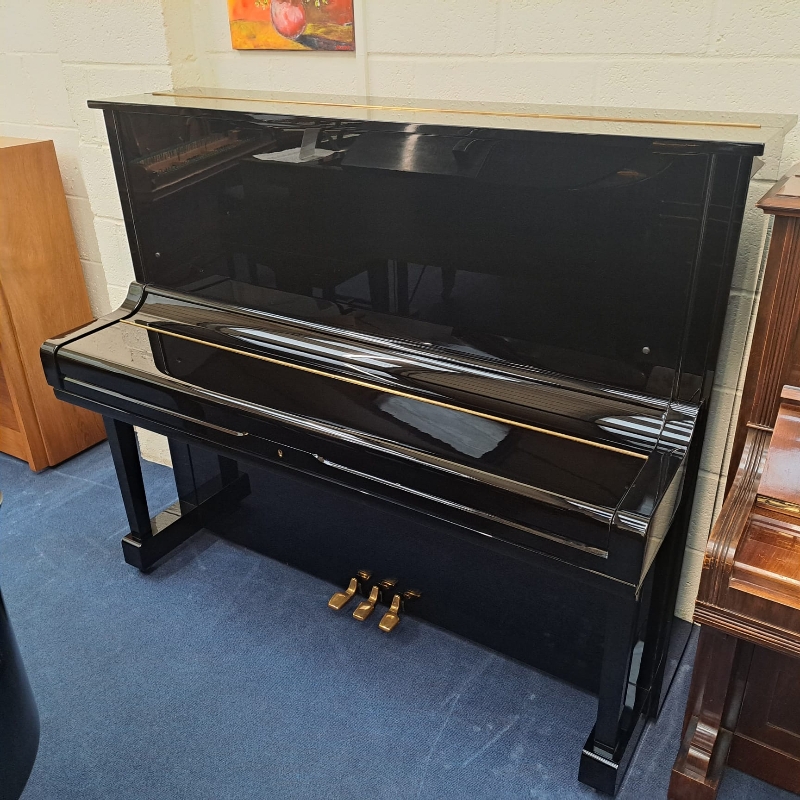Yamaha U3H upright Piano in black polyester – Gallery image – Roberts Pianos Oxford