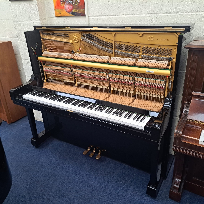 Yamaha U3H upright Piano in black polyester – Gallery image – Roberts Pianos Oxford