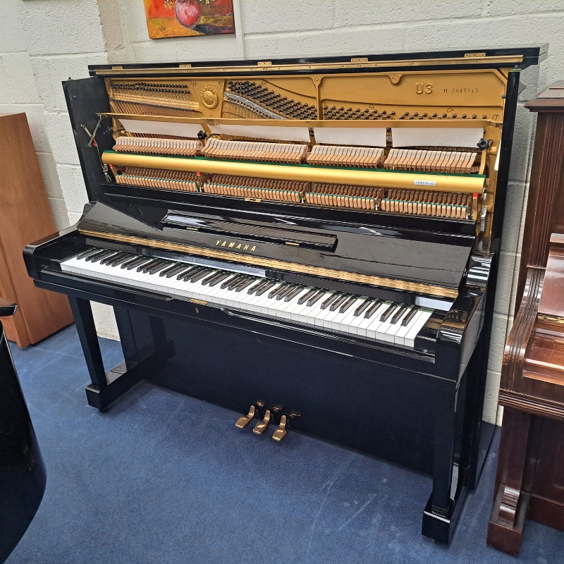 Yamaha U3H upright Piano in black polyester – Gallery image – Roberts Pianos Oxford
