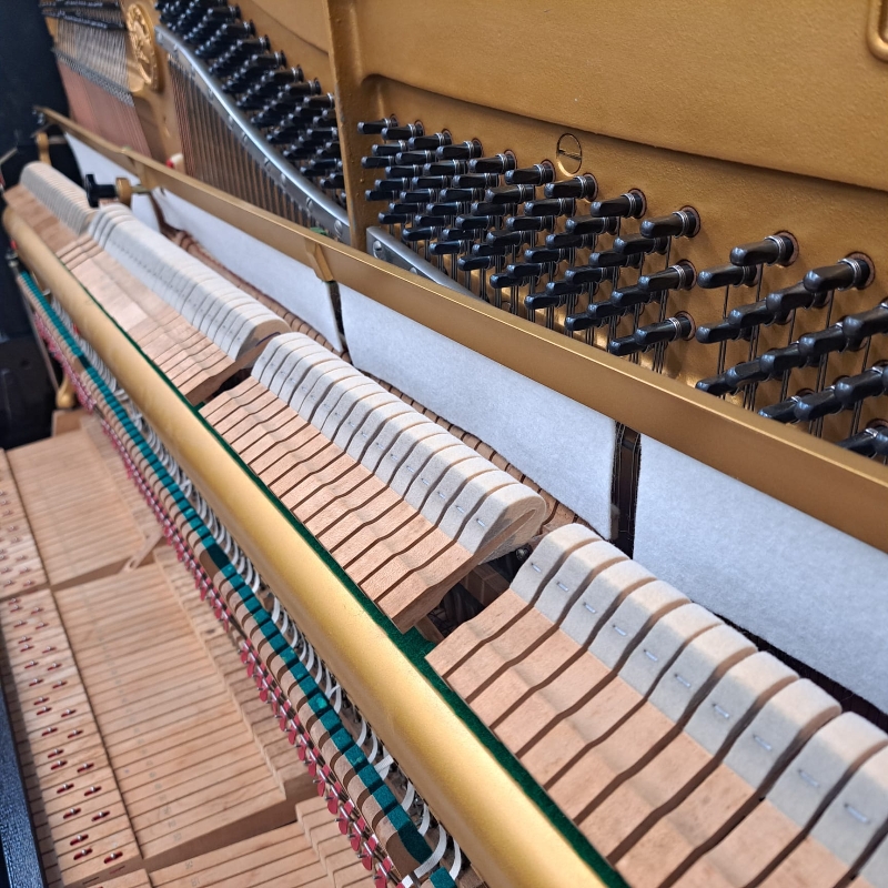 Yamaha U3H upright Piano in black polyester – Gallery image – Roberts Pianos Oxford