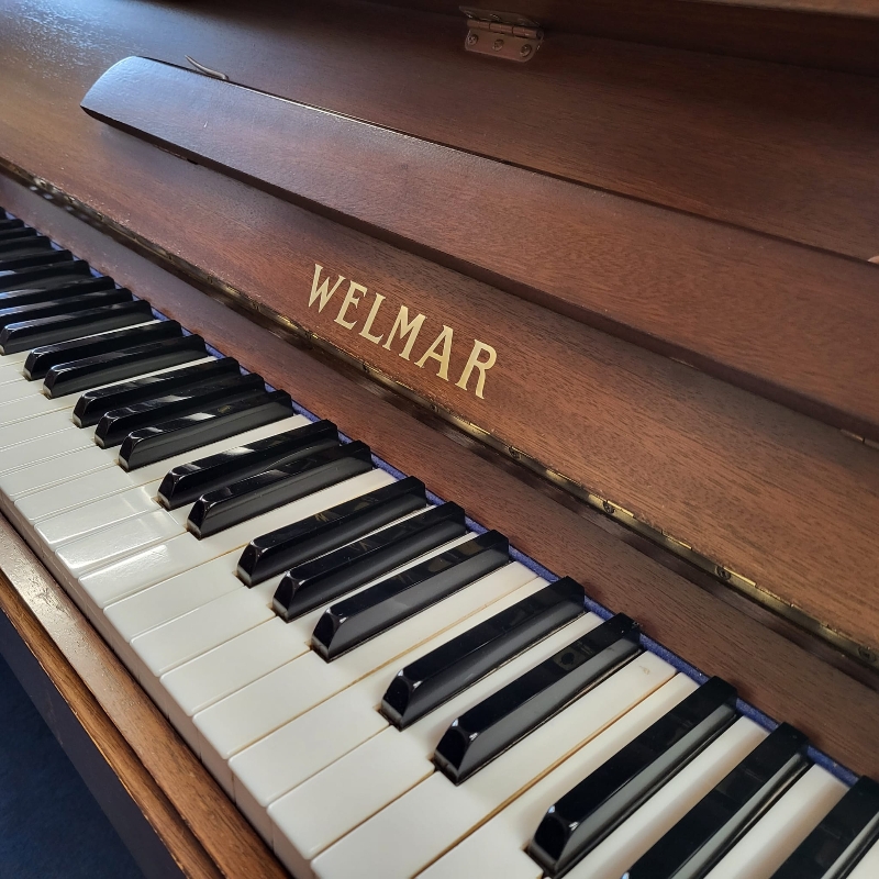 Welmar upright Piano in mahogany – Gallery image – Roberts Pianos Oxford