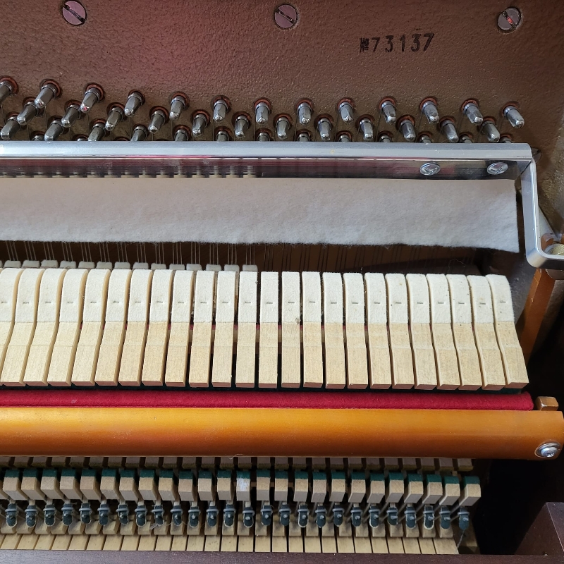 Knight upright Piano in mahogany – Gallery image – Roberts Pianos Oxford