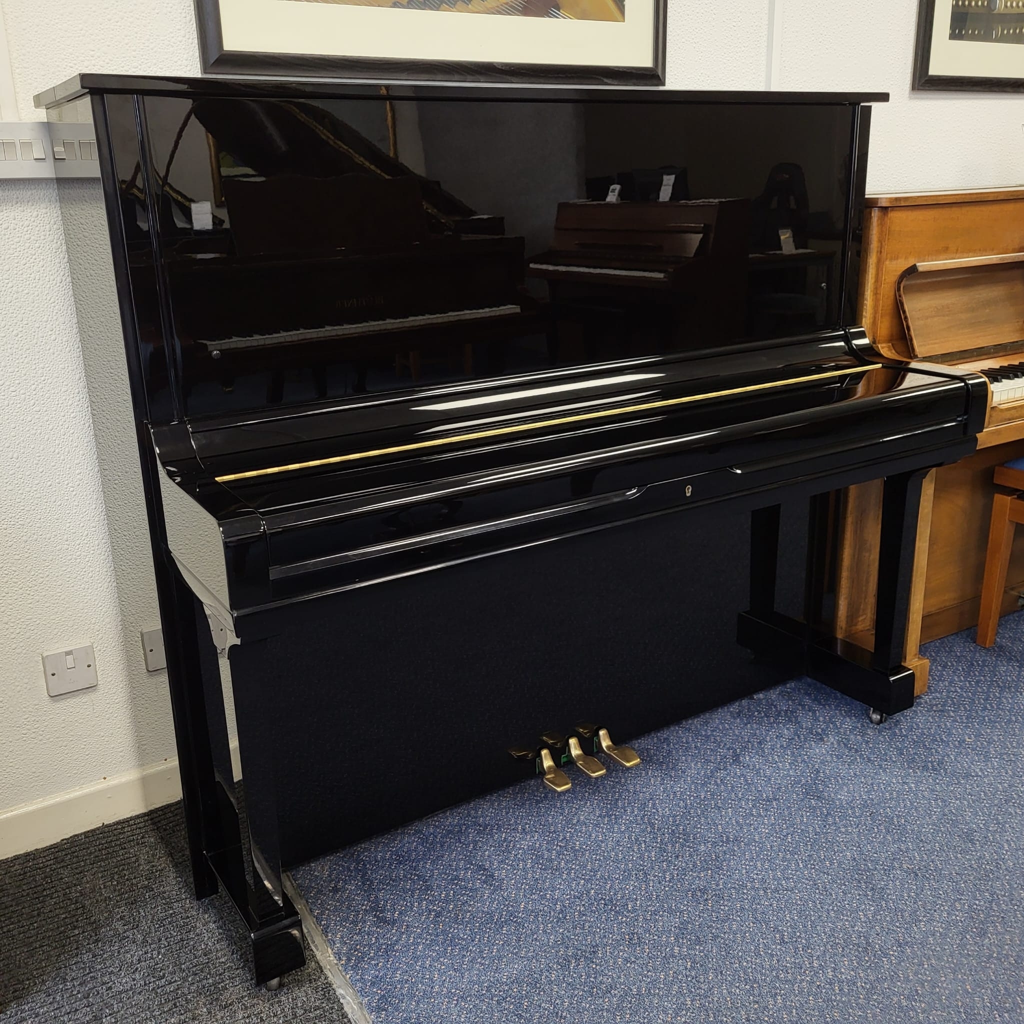 Yamaha U3H upright Piano in black polyester – Gallery image – Roberts Pianos Oxford
