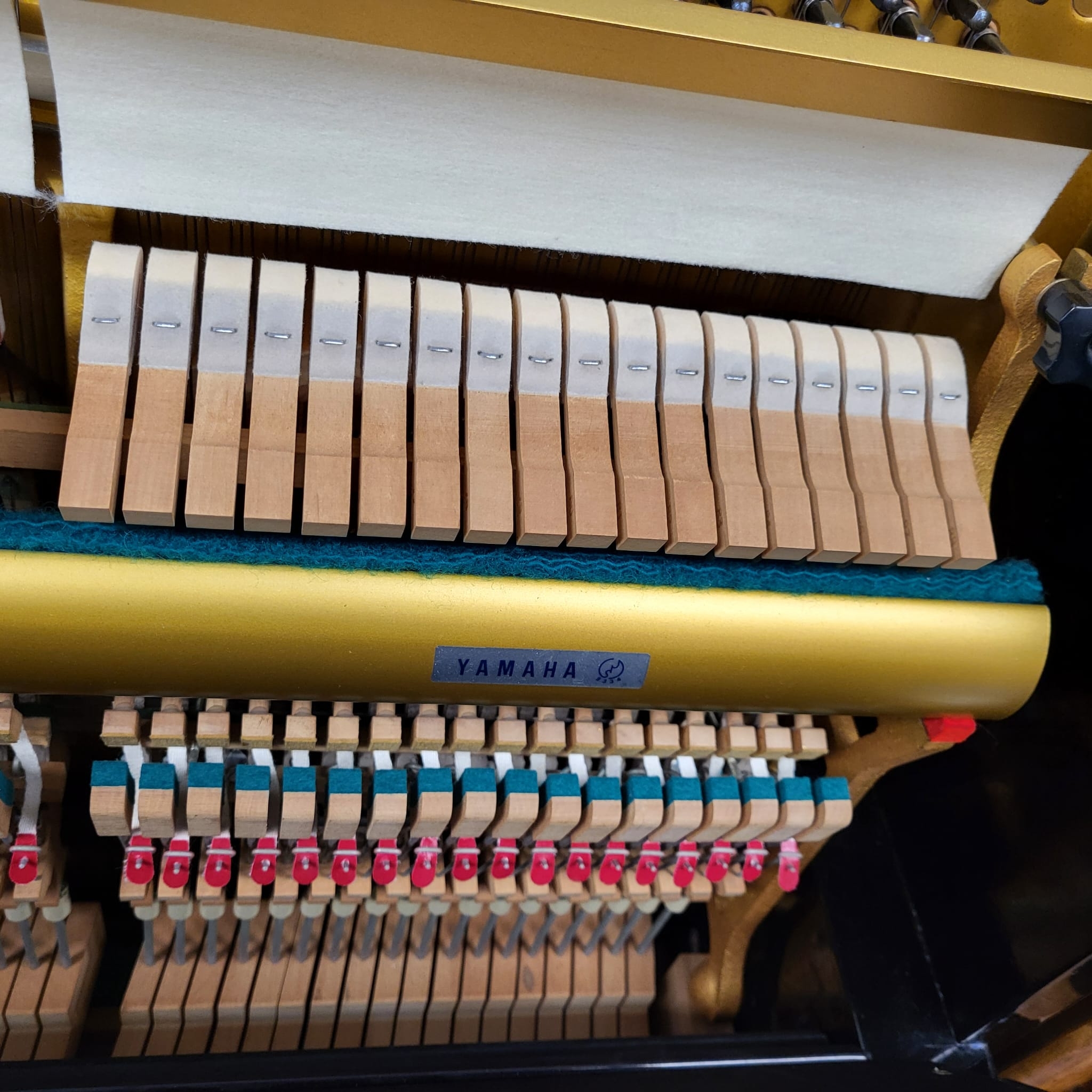 Yamaha U3H upright Piano in black polyester – Gallery image – Roberts Pianos Oxford