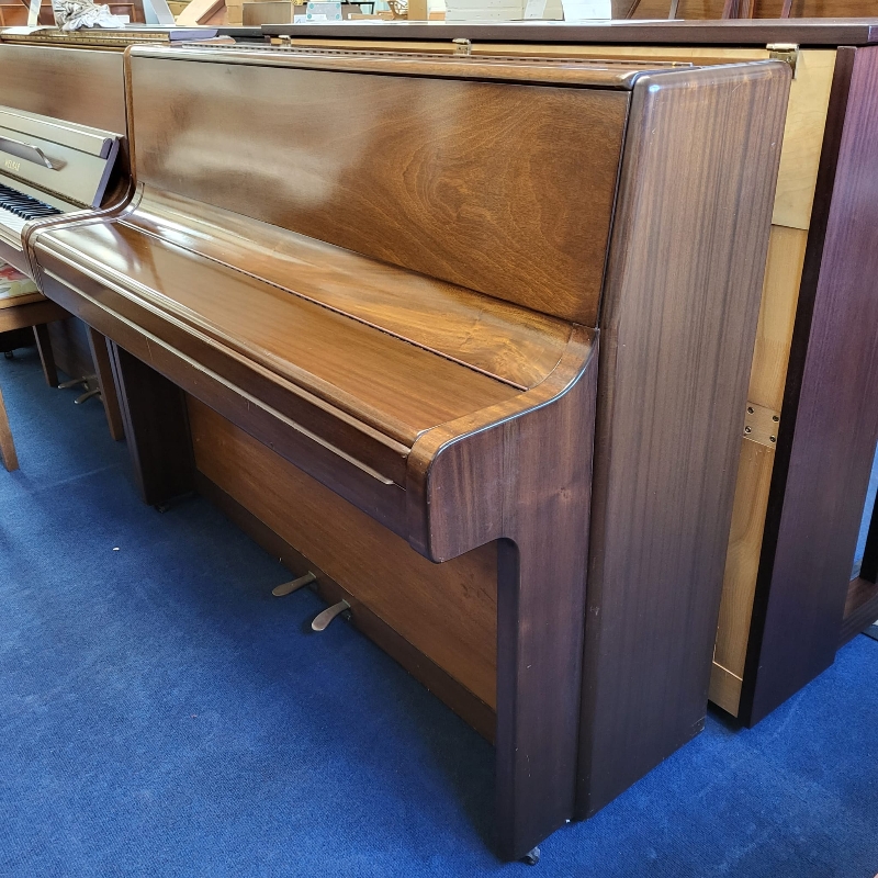 Welmar upright Piano in mahogany – Gallery image – Roberts Pianos Oxford