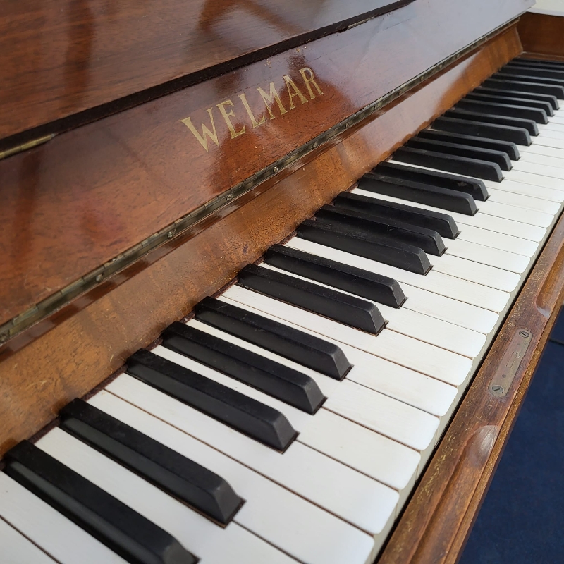 Welmar upright Piano in mahogany – Gallery image – Roberts Pianos Oxford