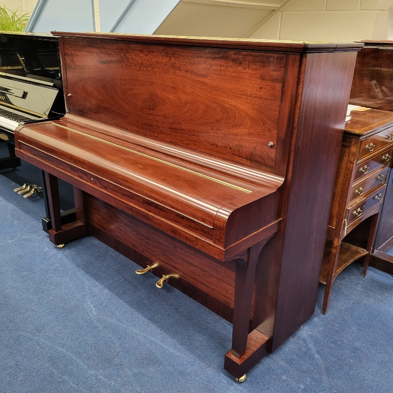 Steinway V