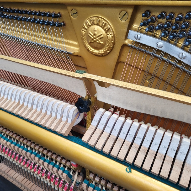 Yamaha U3H upright Piano in black polyester – Gallery image – Roberts Pianos Oxford