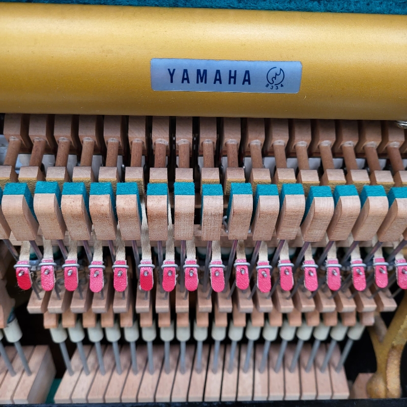 Yamaha U3H upright Piano in black polyester – Gallery image – Roberts Pianos Oxford