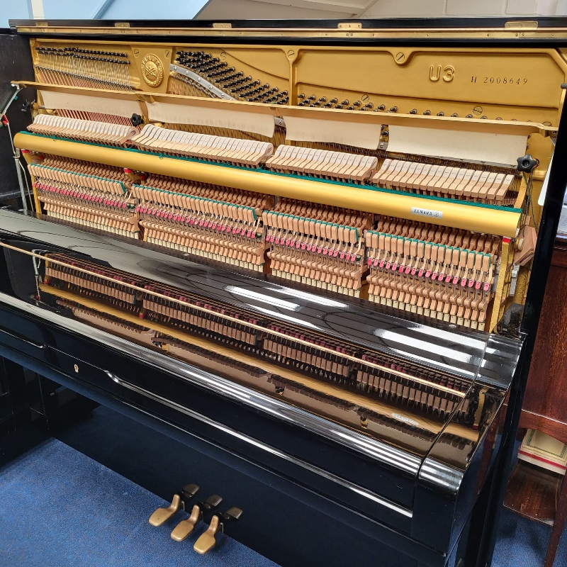 Yamaha U3H upright Piano in black polyester – Gallery image – Roberts Pianos Oxford