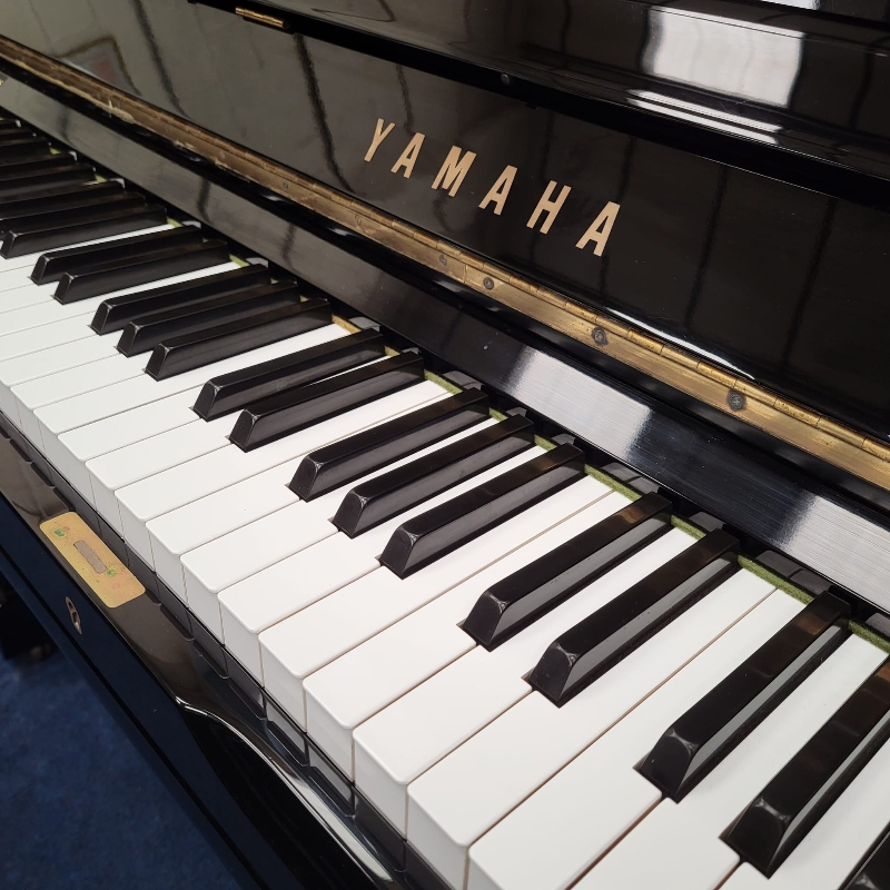 Yamaha U3H upright Piano in black polyester – Gallery image – Roberts Pianos Oxford