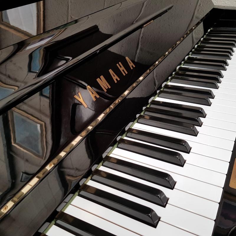 Yamaha U3M upright Piano in Black polyester – Gallery image – Roberts Pianos Oxford