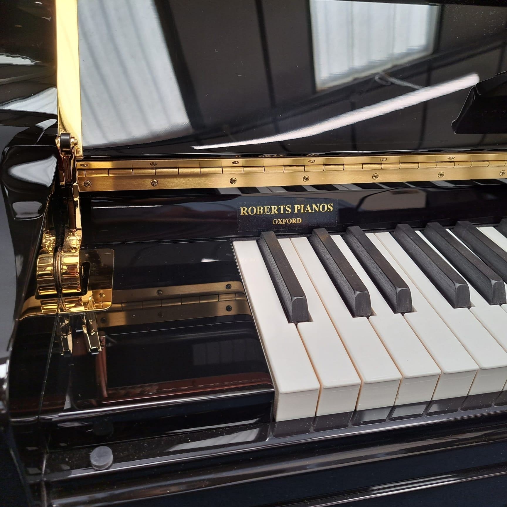 Feurich 133 upright Piano in gloss black – Gallery image – Roberts Pianos Oxford