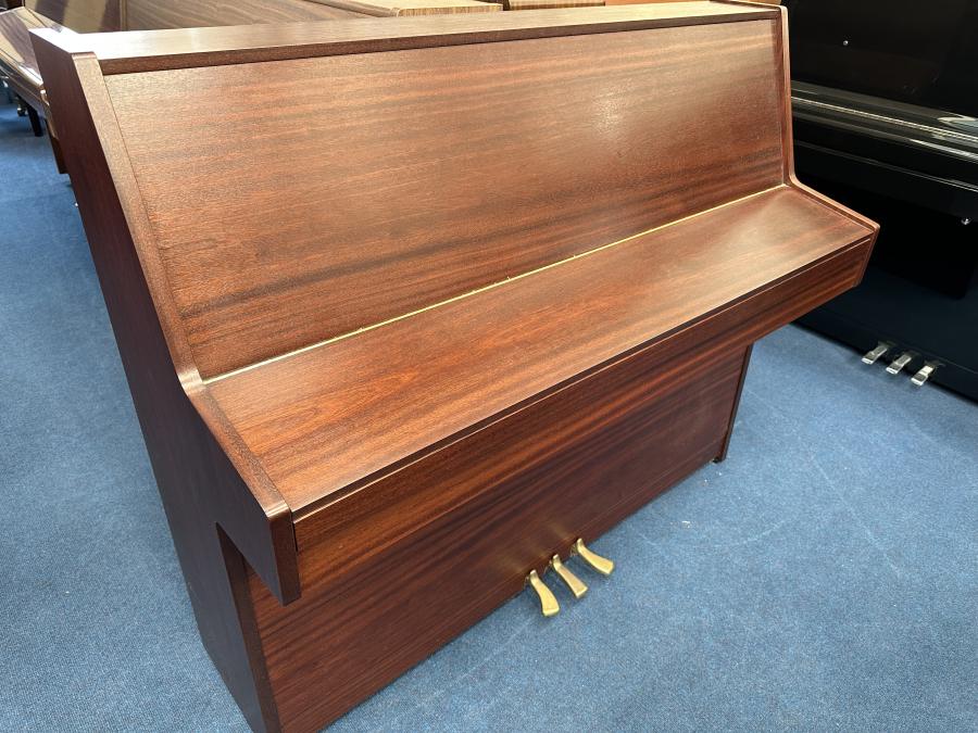 Kemble Compact upright Piano in mahogany – Gallery image – Roberts Pianos Oxford