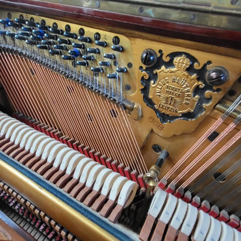 Bluthner 130 upright Piano in rosewood – Gallery image – Roberts Pianos Oxford