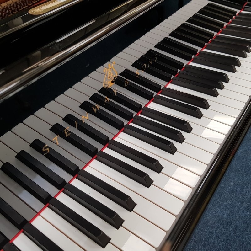 Steinway M