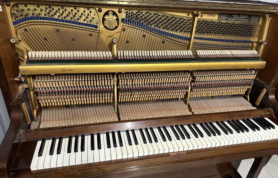 Bluthner 3 upright Piano in mahogany – Gallery image – Roberts Pianos Oxford