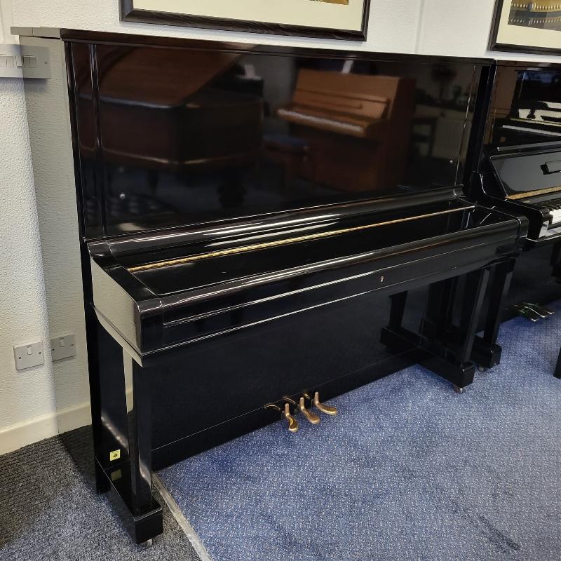 Yamaha U3 upright Piano in black polyester – Gallery image – Roberts Pianos Oxford