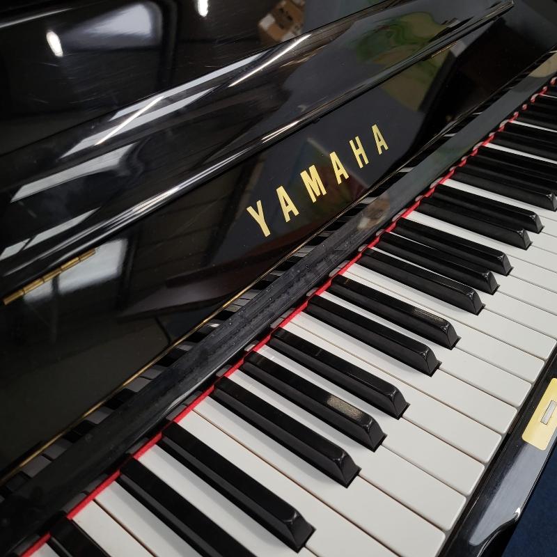 Yamaha U1H upright Piano in Bright black – Gallery image – Roberts Pianos Oxford
