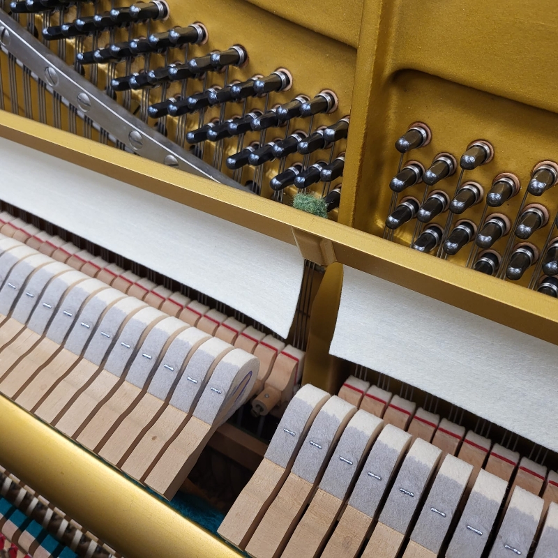Yamaha U3H upright Piano in black polyester – Gallery image – Roberts Pianos Oxford