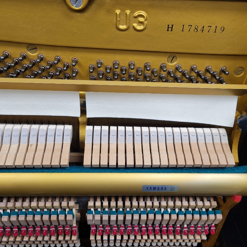 Yamaha U3H upright Piano in black polyester – Gallery image – Roberts Pianos Oxford