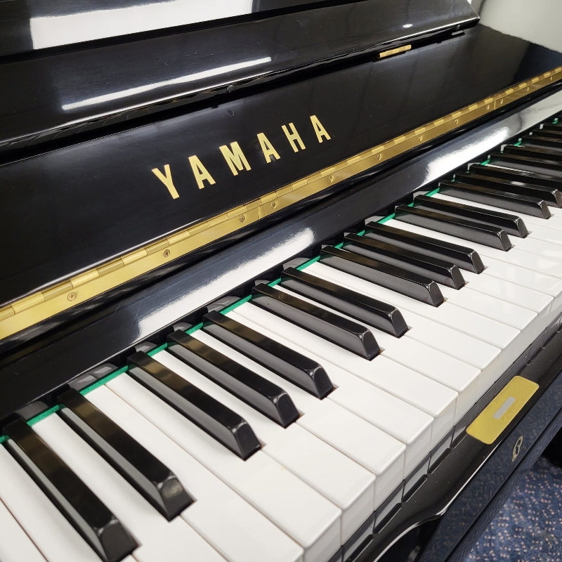 Yamaha U3H upright Piano in black polyester – Gallery image – Roberts Pianos Oxford