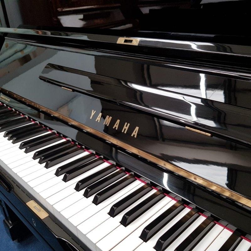 Yamaha U3G upright Piano in black polyester – Gallery image – Roberts Pianos Oxford