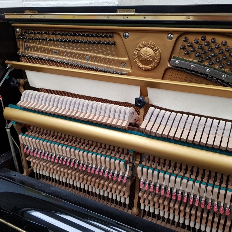 Yamaha U3G upright Piano in black polyester – Gallery image – Roberts Pianos Oxford
