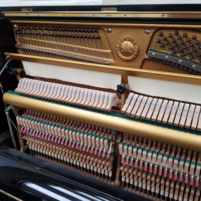 Yamaha U3G upright Piano in black polyester – Gallery image – Roberts Pianos Oxford