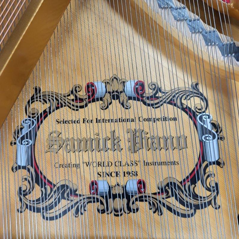 Samick SG140 grand Piano in black polyester – Gallery image – Roberts Pianos Oxford