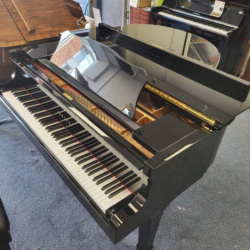 Yamaha C1 grand Piano in bright black – Gallery image – Roberts Pianos Oxford