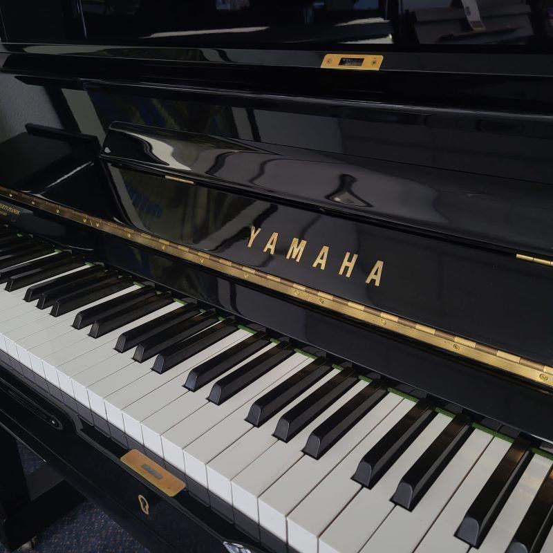 Yamaha U3M upright Piano in black polyester – Gallery image – Roberts Pianos Oxford