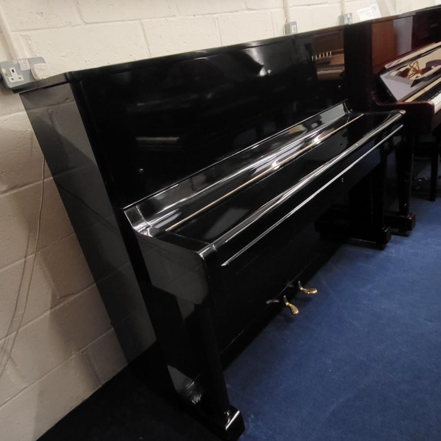 Yamaha U1D upright Piano in black polyester – Gallery image – Roberts Pianos Oxford