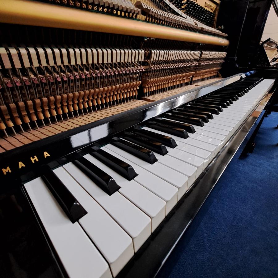 Yamaha U1D upright Piano in Black polyester – Gallery image – Roberts Pianos Oxford