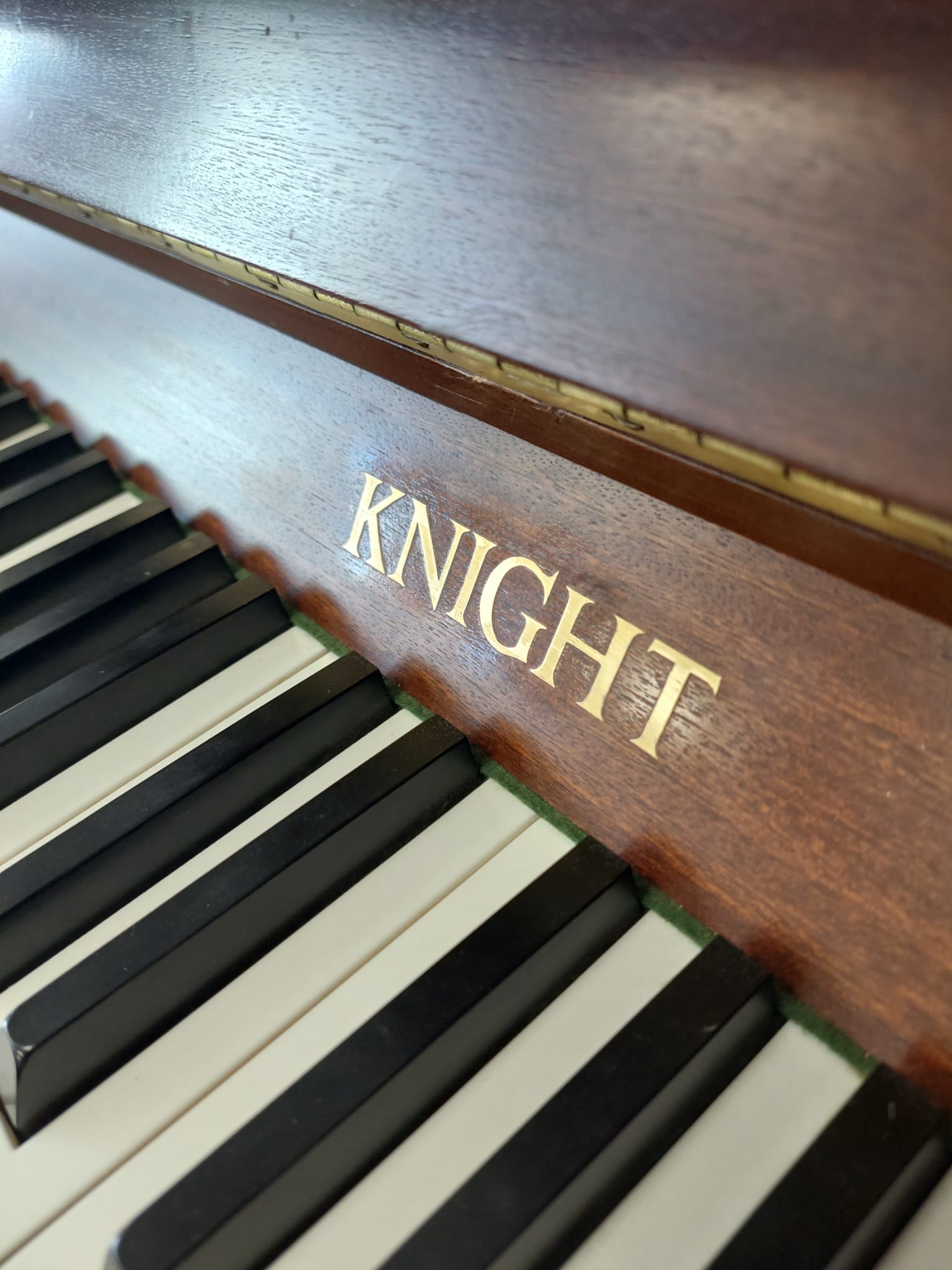 Knight K10 Slimline Upright Piano in Mahogany – Gallery image – Roberts Pianos Oxford