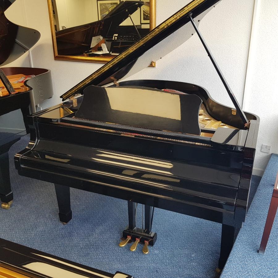 Yamaha C3 grand Piano in black – Gallery image – Roberts Pianos Oxford