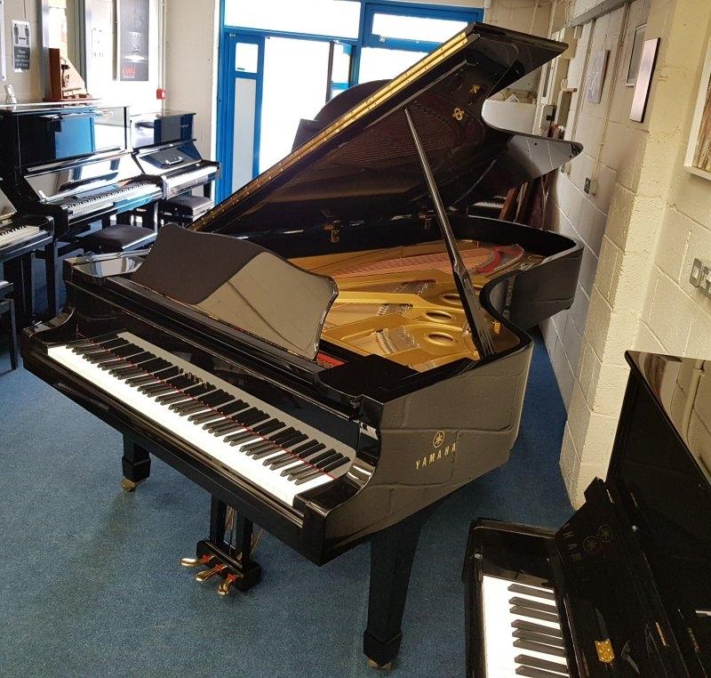 Yamaha CF concert grand Piano in bright black – Gallery image – Roberts Pianos Oxford