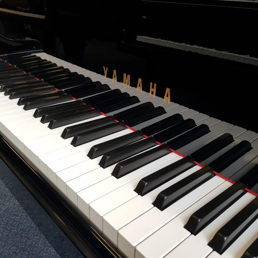 Yamaha C3 grand Piano in black – Gallery image – Roberts Pianos Oxford