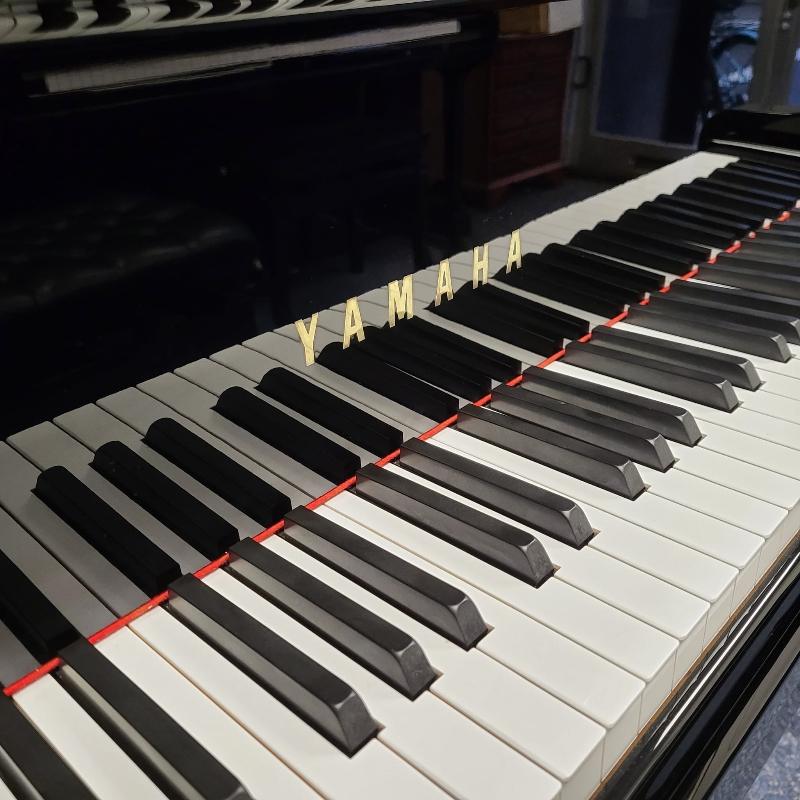 Yamaha G3E grand Piano in Black Polyester – Gallery image – Roberts Pianos Oxford