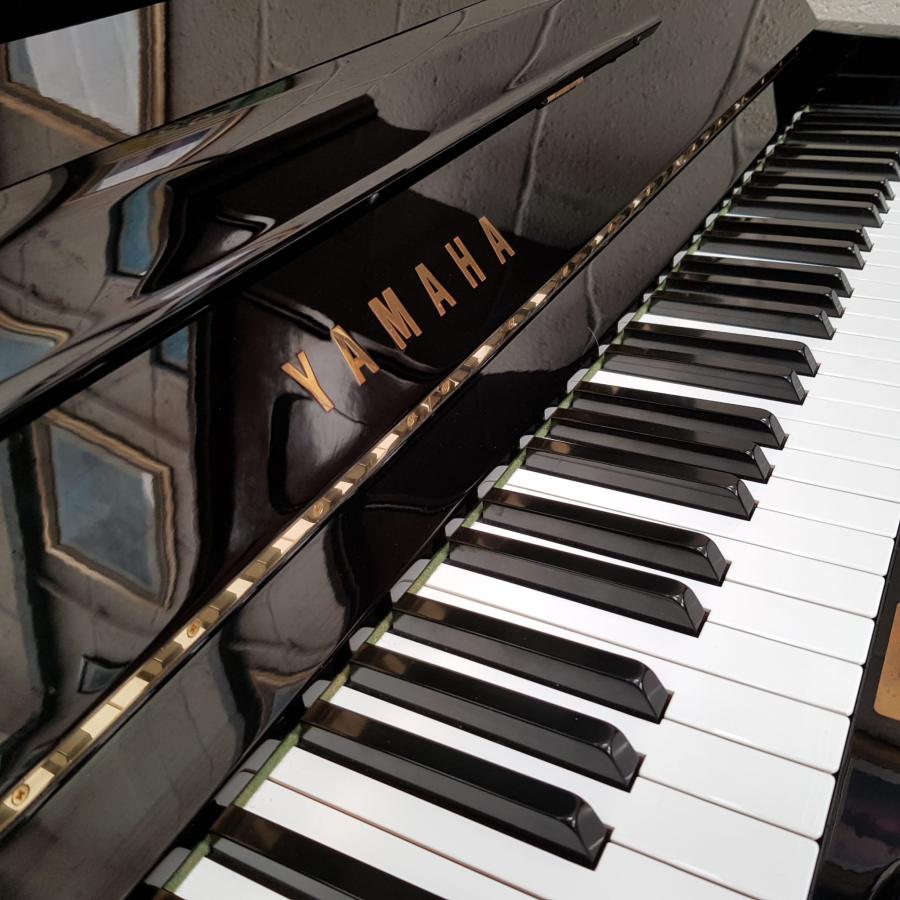 Yamaha U3M upright Piano in Black polyester – Gallery image – Roberts Pianos Oxford