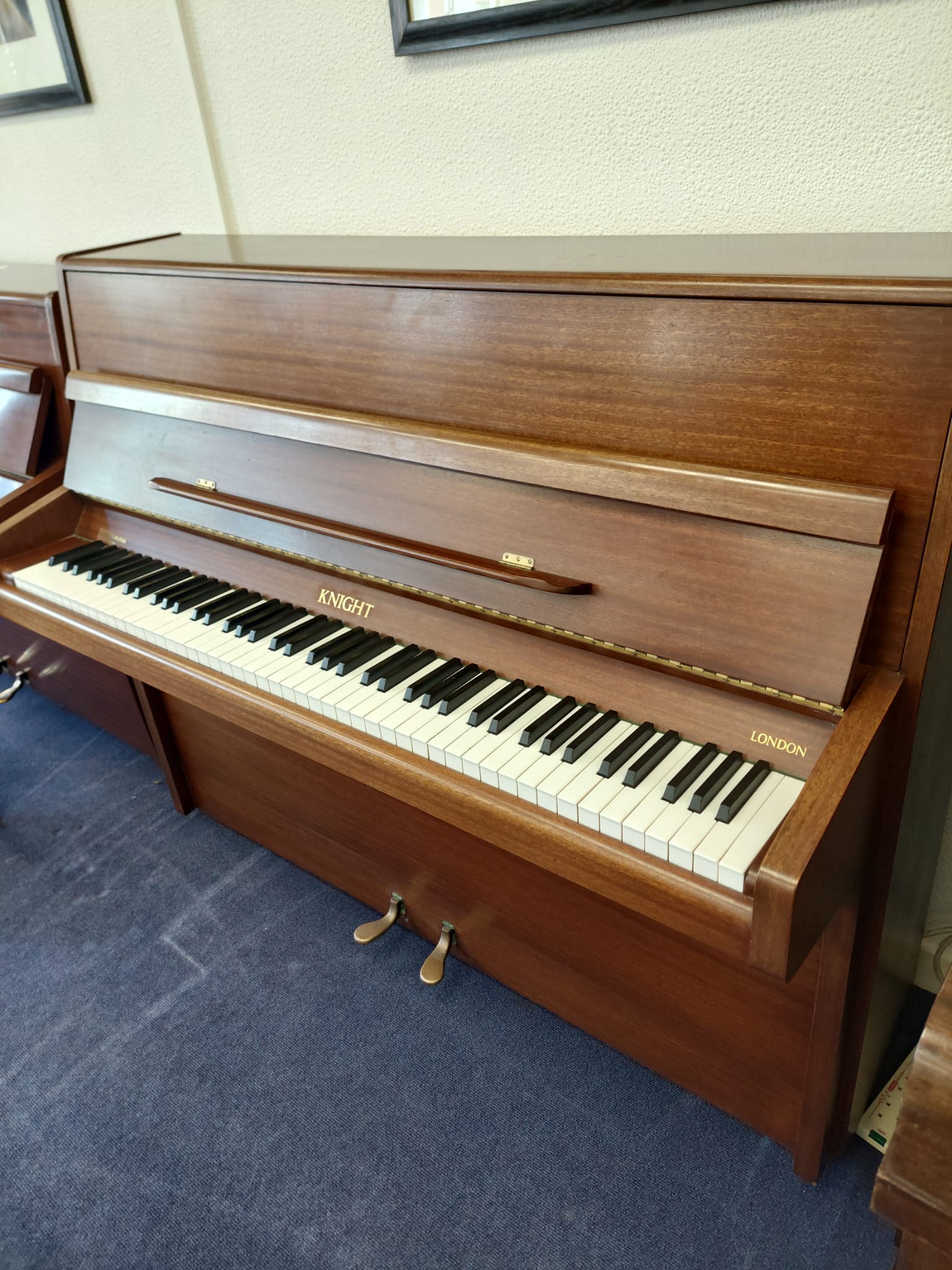 Knight K10 Slimline Upright Piano in Mahogany – Gallery image – Roberts Pianos Oxford