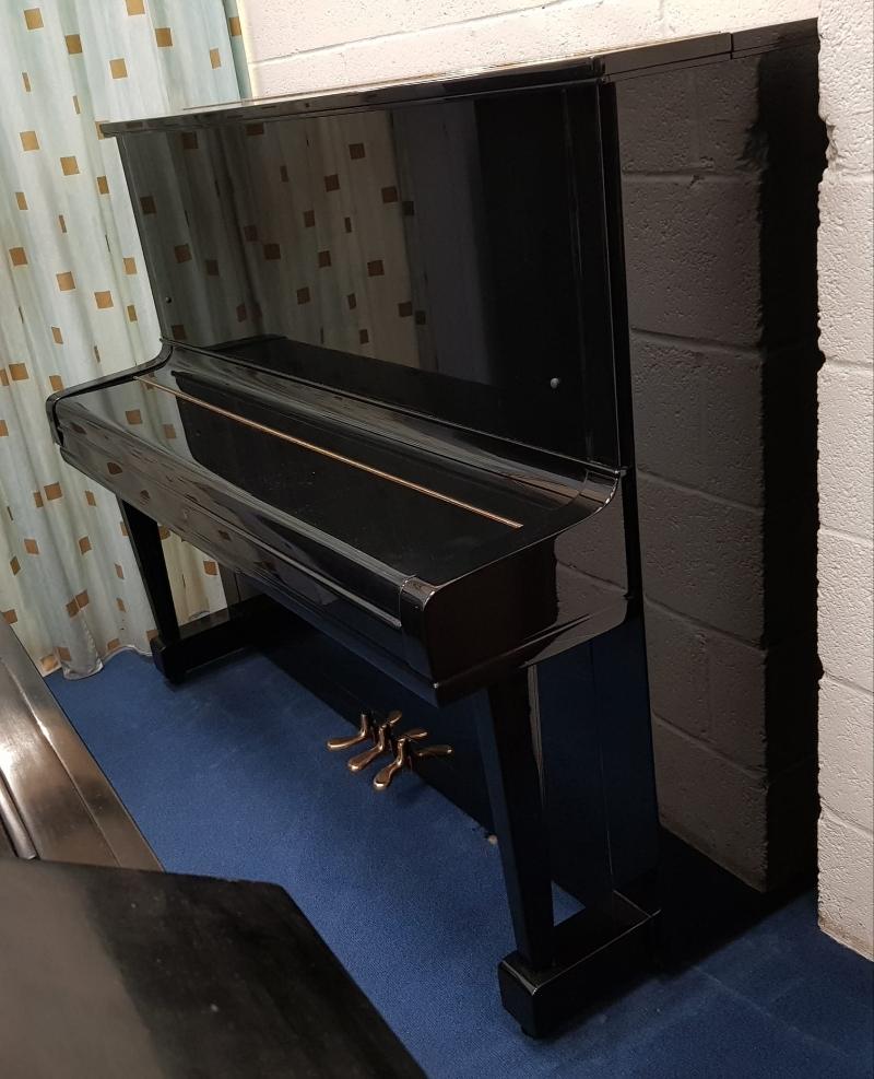 Yamaha U3 upright Piano in Black – Gallery image – Roberts Pianos Oxford