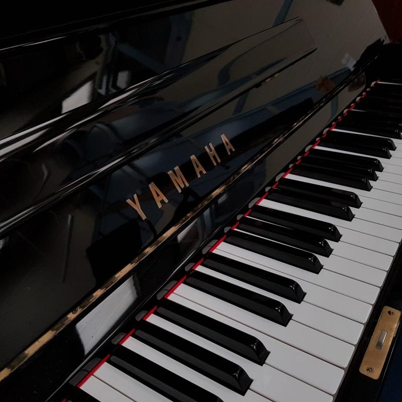 Yamaha U3 upright Piano in Black – Gallery image – Roberts Pianos Oxford