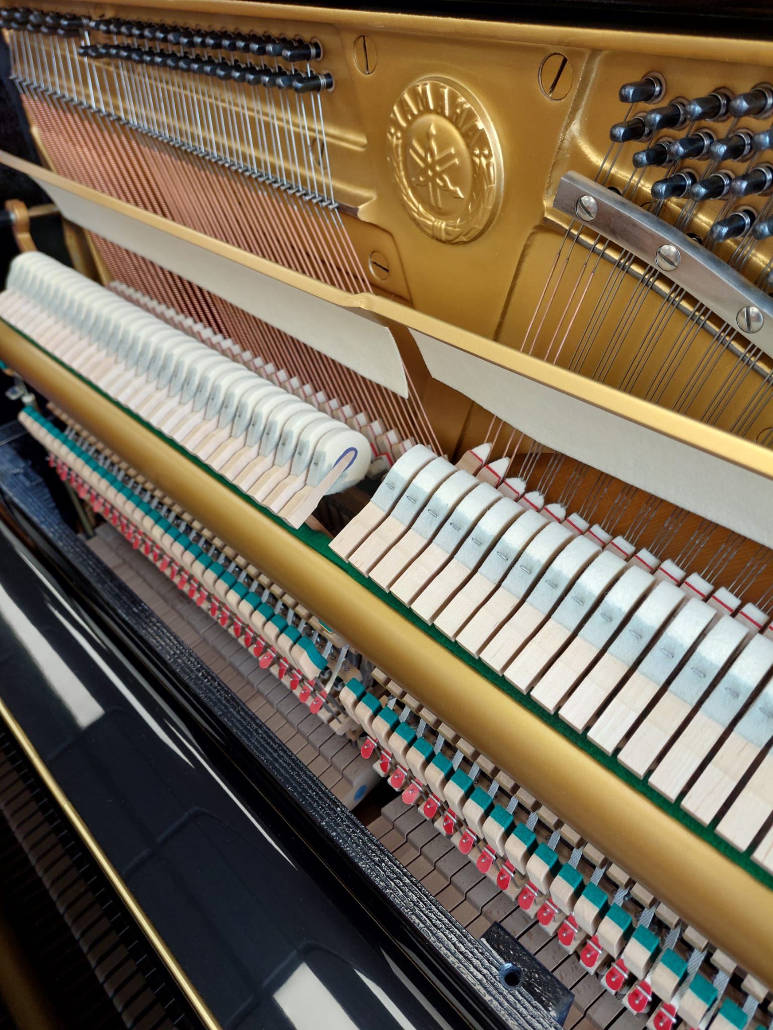 Yamaha U1M Upright Piano in Black Polyester – Gallery image – Roberts Pianos Oxford