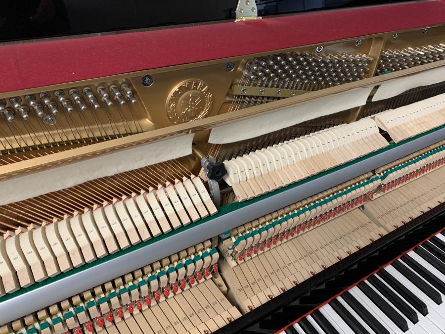 Yamaha C110A upright Piano in bright black – Gallery image – Roberts Pianos Oxford