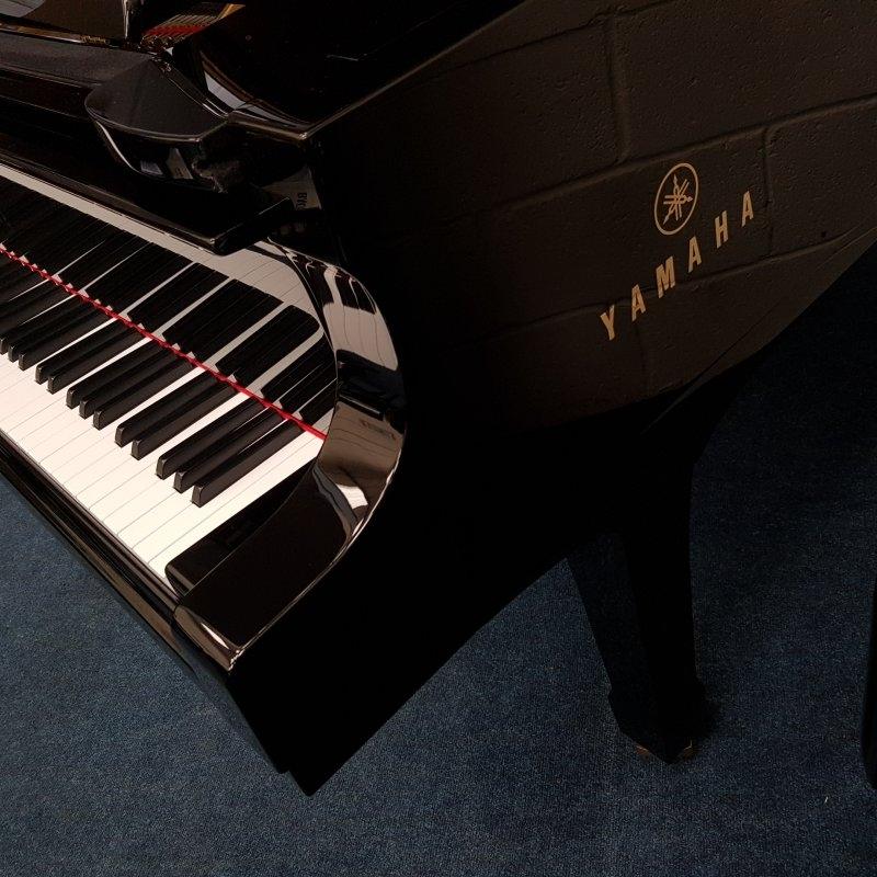 Yamaha CF concert grand Piano in bright black – Gallery image – Roberts Pianos Oxford