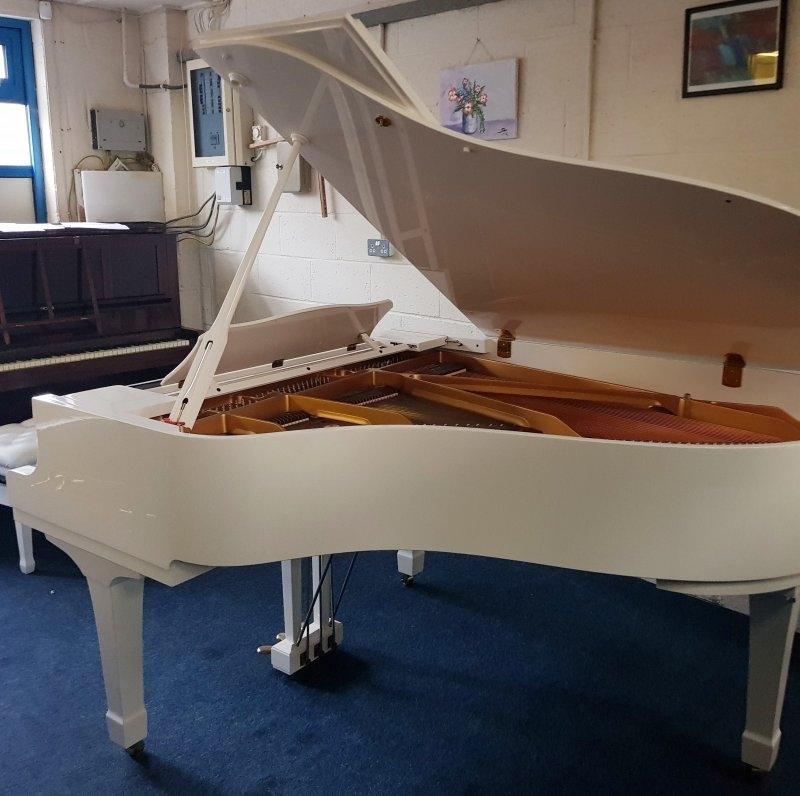 Yamaha C3 grand Piano in white polyester – Gallery image – Roberts Pianos Oxford
